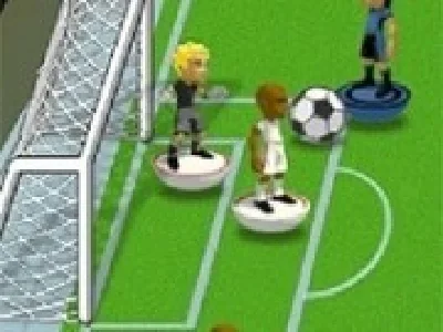 fotbal cu jucarii fotbalisti