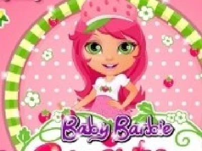 frumoasa bebelusa barbie in costumele capsunica