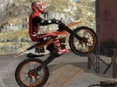 moto incercari in curtea de fiare vechi