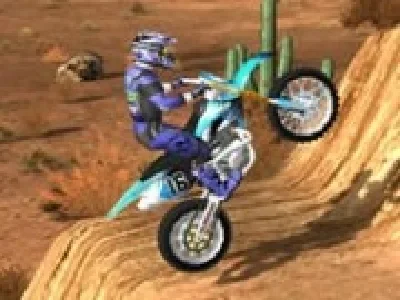 motoreta de sarit si cascadorii