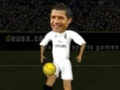 ronaldo face junglerii cu mingea
